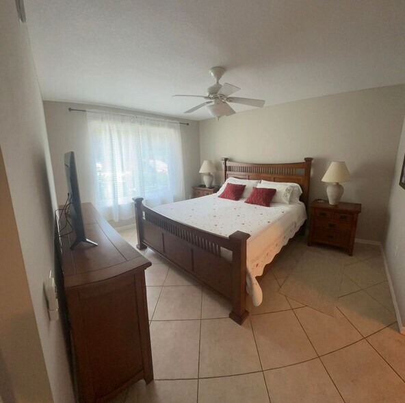 Building Photo - 805 Villa Cir