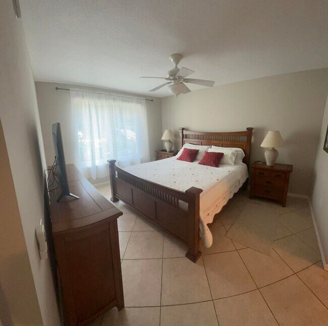 Building Photo - 805 Villa Cir