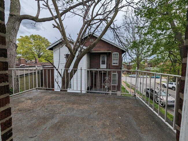 Building Photo - 3920 Giles Ave