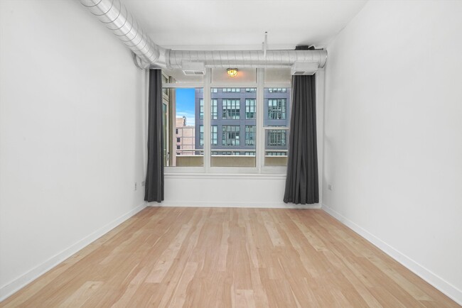 Building Photo - 909 W Washington Blvd