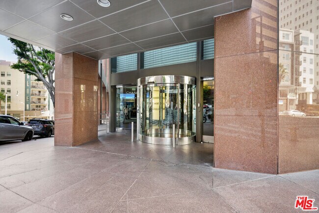Building Photo - 1100 Wilshire Blvd