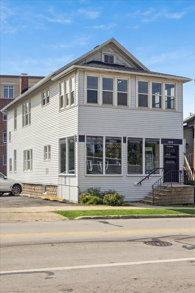 Building Photo - 1013 Maple Ave