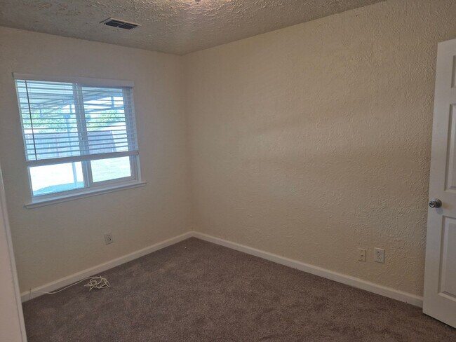 Building Photo - Remodeled 3 Bedroom 2 Bathroom Carmichael ...