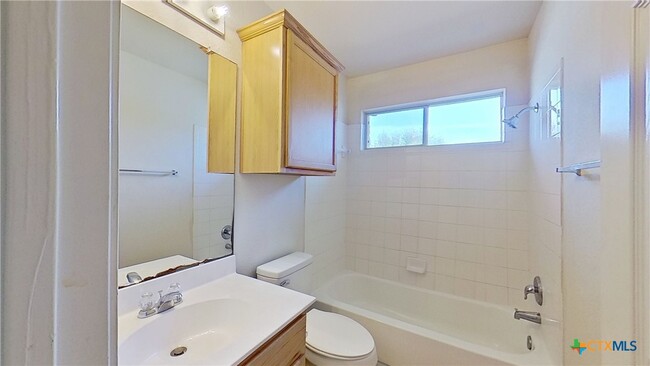 Building Photo - 1119 Whitley Dr