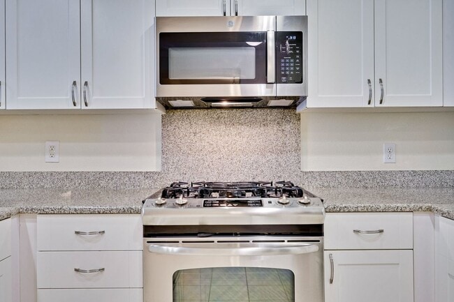 Building Photo - Large Santa Clara 1 Bedroom Condo in River...