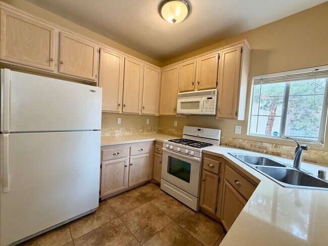 Building Photo - Coming soon: 1st floor 2 bedroom condo in central Green Valley