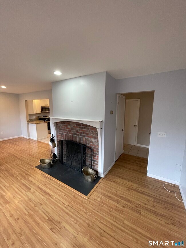 Building Photo - 34 Rossi Ave