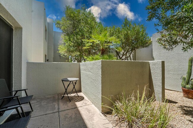 Building Photo - Furnished 2-Bed, 2-Bath Condo in Gainey Ranch