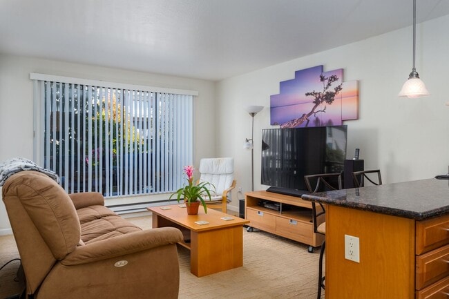 Building Photo - Just landing in the East Bay? Fully Furnished Resort 1 Bdrm. condo available on a short or long t...