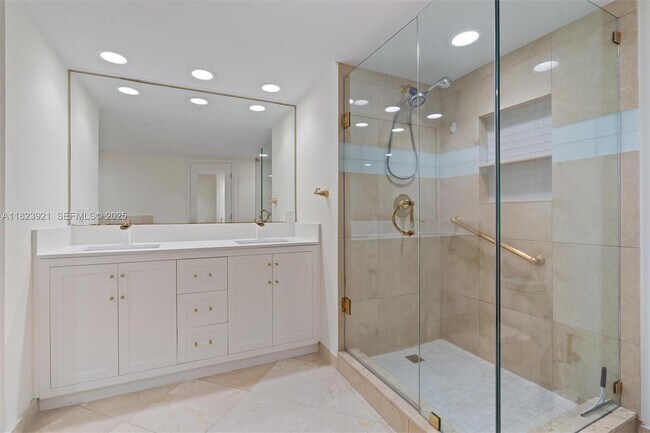 Building Photo - 2200 S Ocean Ln