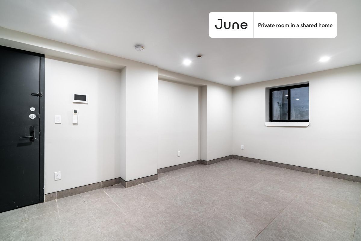 Building Photo - Room in Shared 6 bed/6.5 bath home