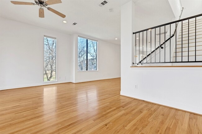 Building Photo - 731 Reinerman St