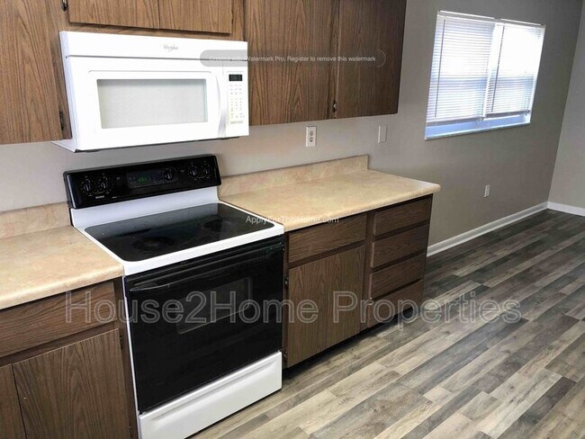 Building Photo - 1158 Brook Dr W