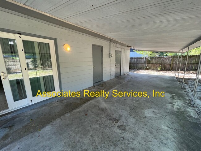 Building Photo - Out Door Living in Carol Estates North!