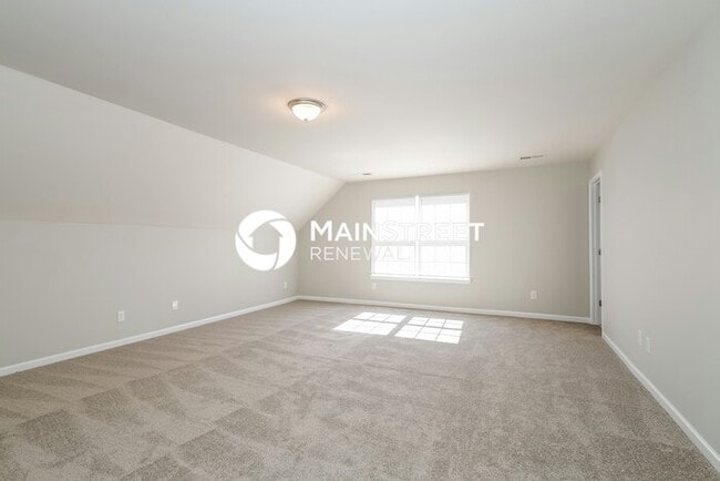 Building Photo - 5 Bedroom Pet-Friendly Home in CHARLOTTE, NC with Main Street Renewal