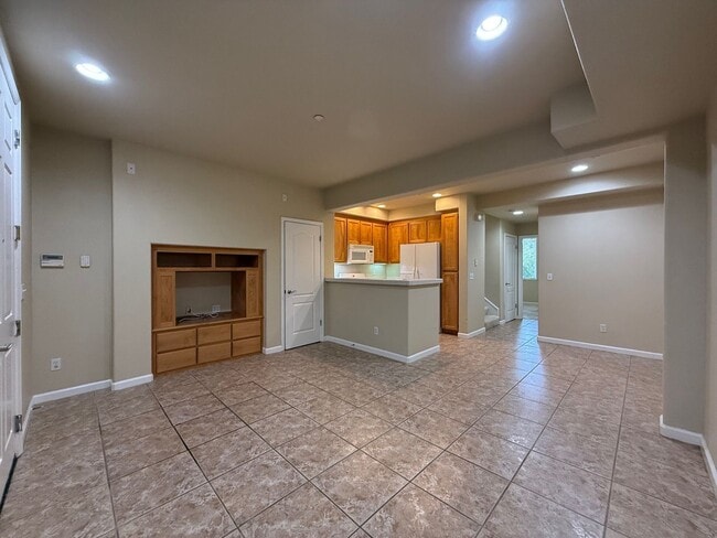 Building Photo - Nice and bright 2BR / 2BA Condo Near Durant Square Mall