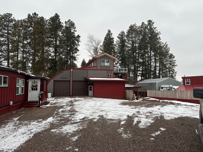 Building Photo - Custom Kalispell Home with Spectacular Views