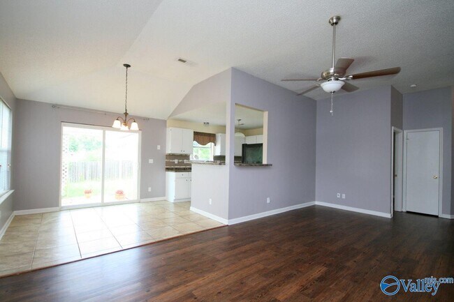 Building Photo - 105 Oakline Dr