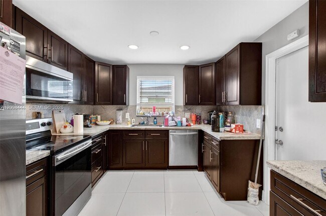 Building Photo - 10850 Eureka St