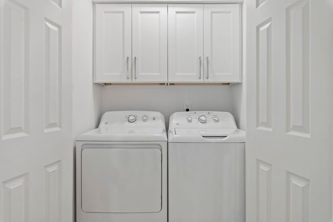 Building Photo - Stylish & Renovated Townhome in Prime West...