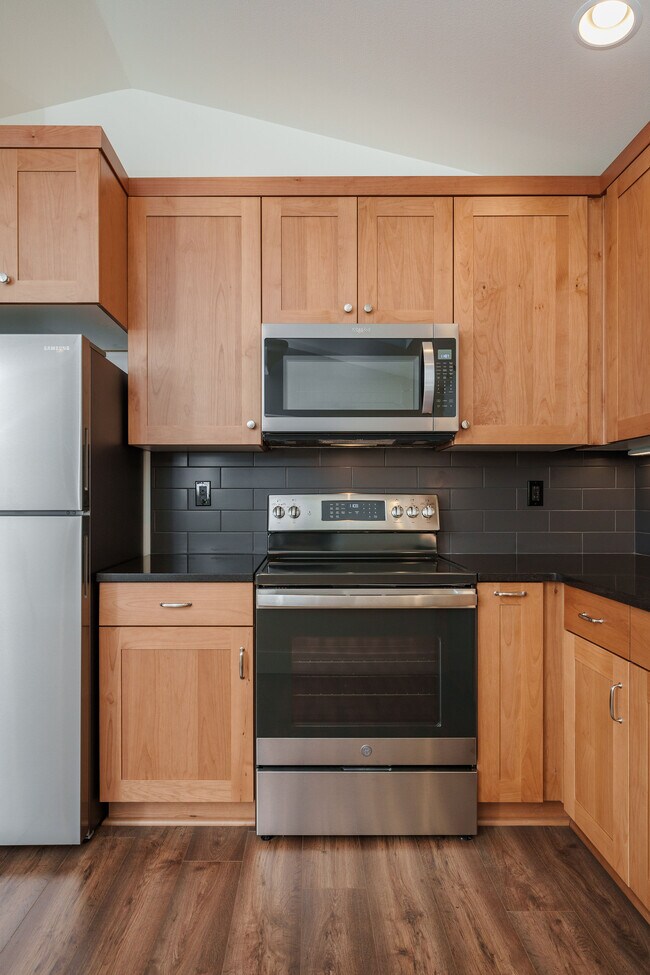 Building Photo - 5532 NE 31st Ave