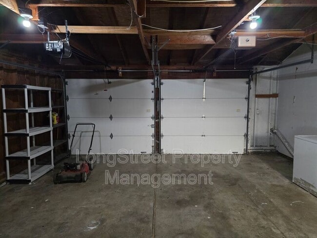 Building Photo - 3230 NE Canterbury Cir