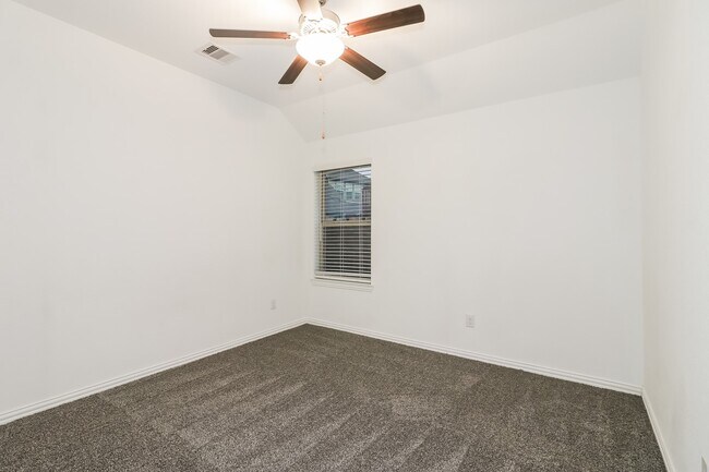 Building Photo - 14002 Oakdale Falls Ln