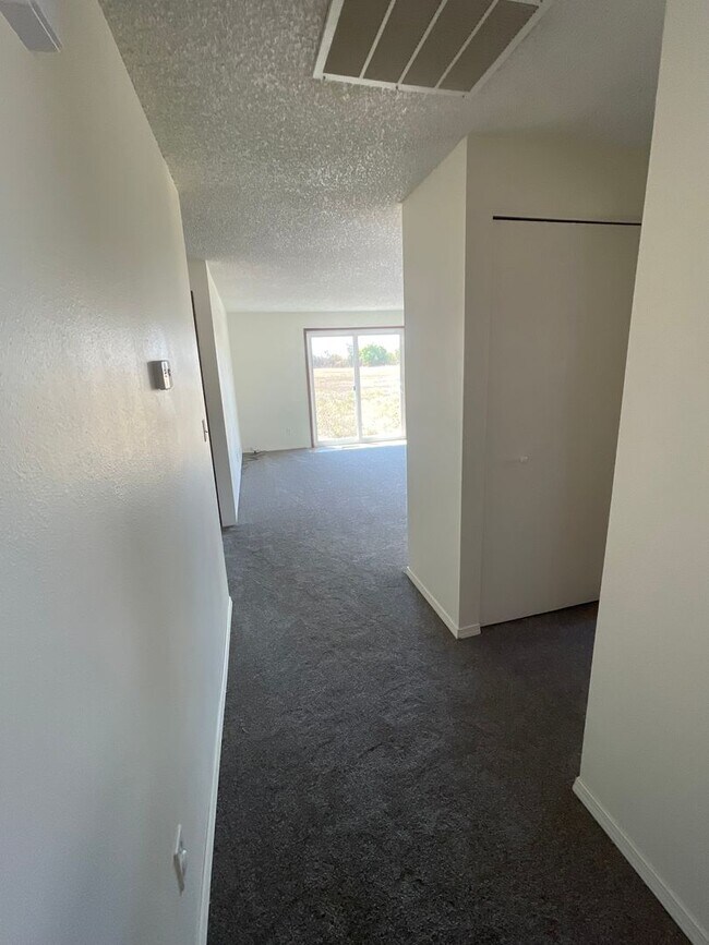 Building Photo - 770 W Airway Rd