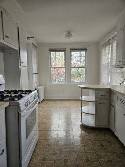 Building Photo - 2770 Academy St