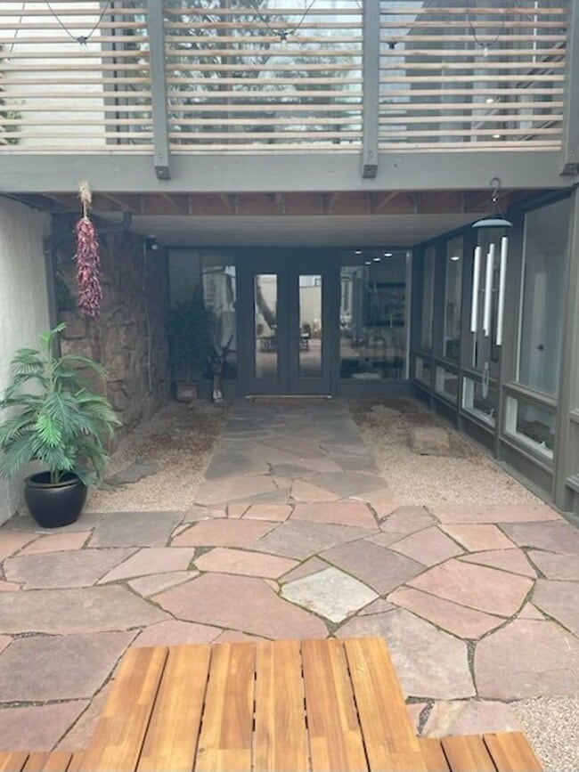 Building Photo - LUX 3BD, 3BA Foothills Home Only 5 Minutes...