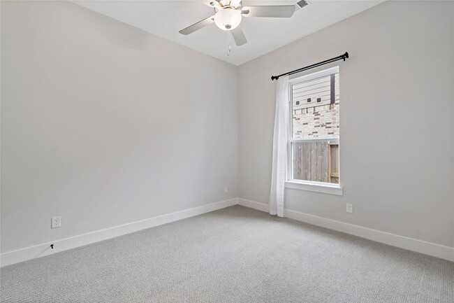 Building Photo - 7327 Sunny Oak Ln