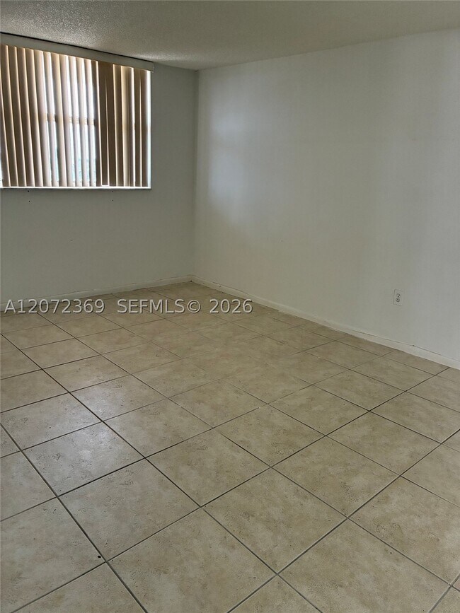 Building Photo - 4675 W 18th Ct