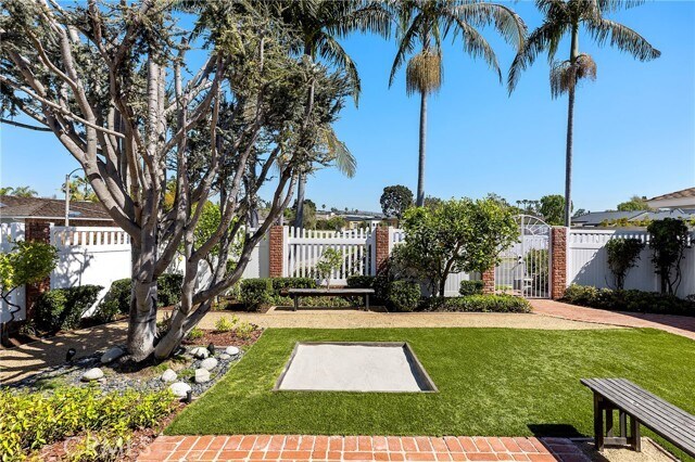 Building Photo - 1901 Altura Dr