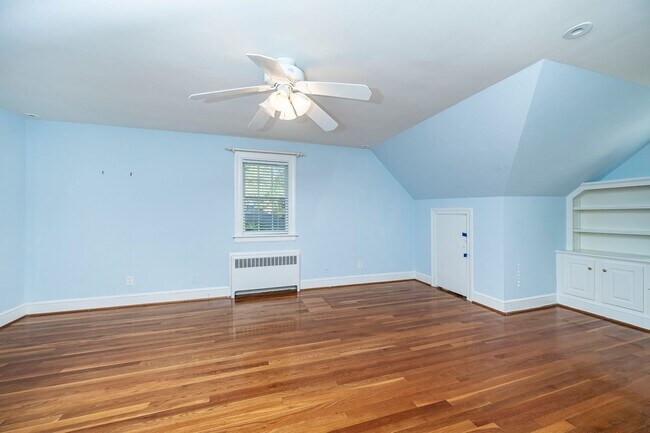 Building Photo - 222 Sunset Dr