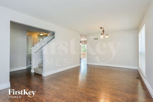 Building Photo - 519 Cottage Crossing