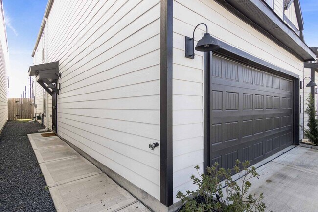 Building Photo - 12233 City Rose Ct