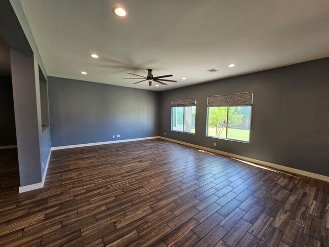 Building Photo - Spacious 4584 sq ft Home in Adora Trails!