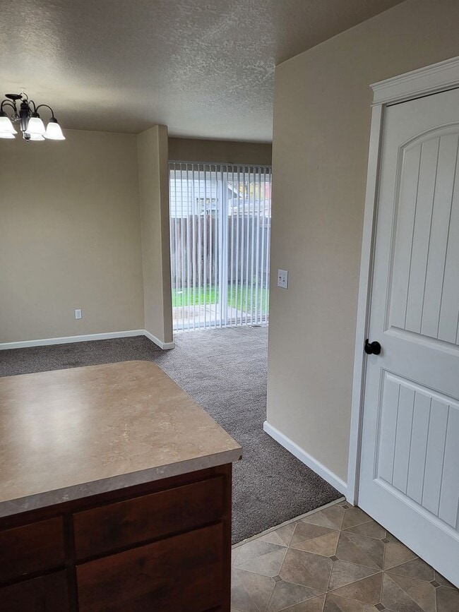 Building Photo - COLTON3607-3617