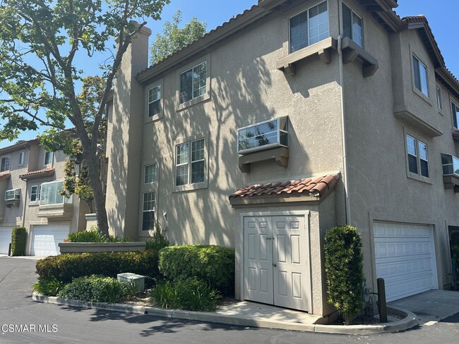 Building Photo - 630 Warwick Ave