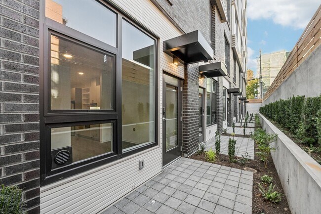 Building Photo - Seattle MHA- Income Restricted Unit