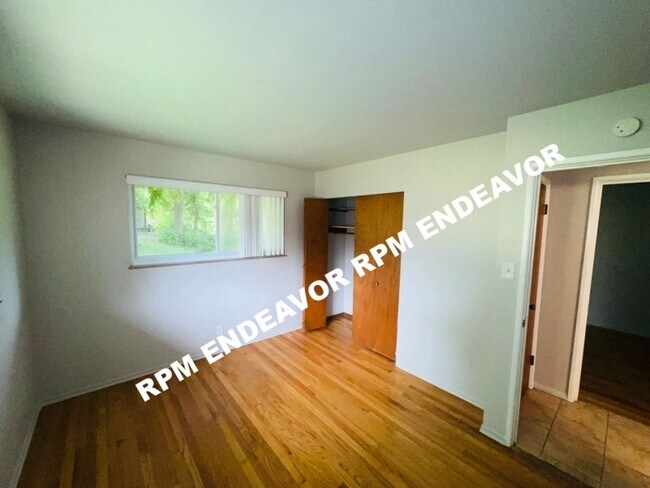 Building Photo - 617-619 San Gabriel PI