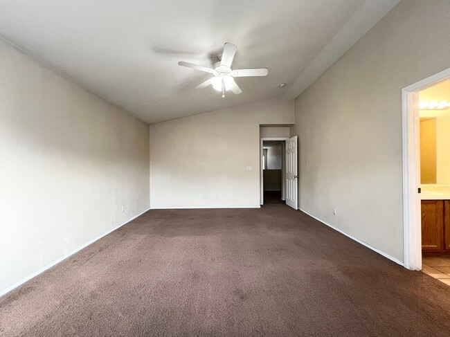 Building Photo - Beautiful 2 story single family house