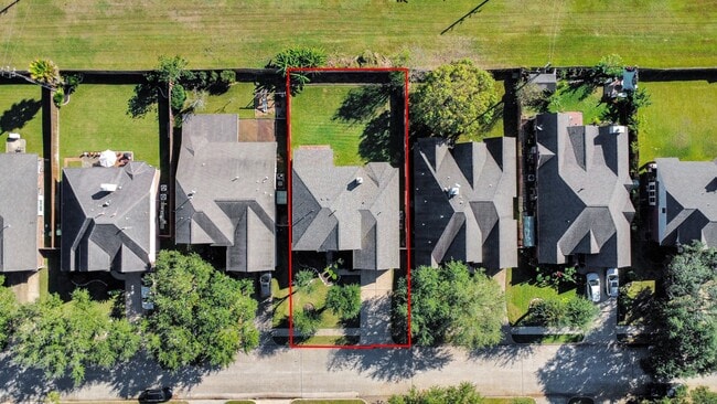 Building Photo - 1631 Mustang Crossing