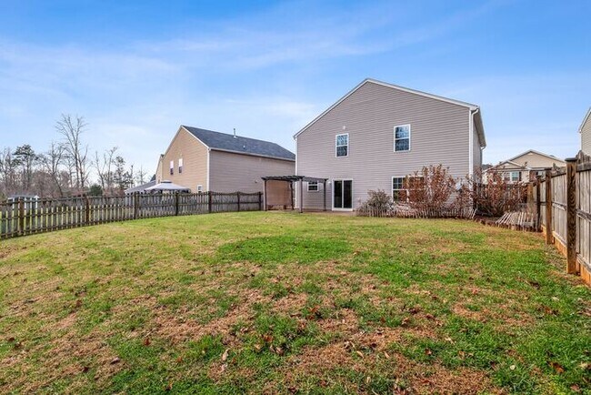 Building Photo - Newer Home in Reedy Fork, So Many Upgrades, SS Appliance, Loft, Garage, Fenced!