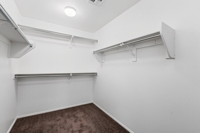 Building Photo - 2220 S Ponderosa Dr