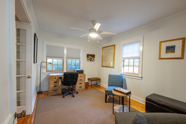 Building Photo - 566 Newberry St SW