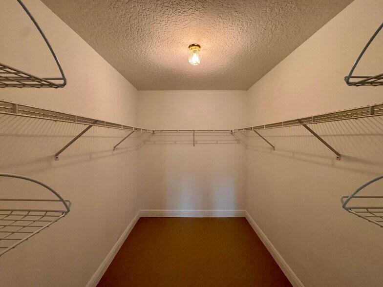 Building Photo - 1132 Hatteras Cir