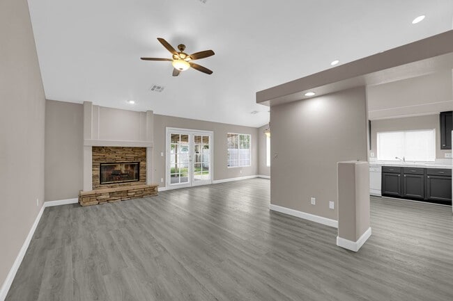 Building Photo - Single Story Guard-Gated Living with Golf Course Access