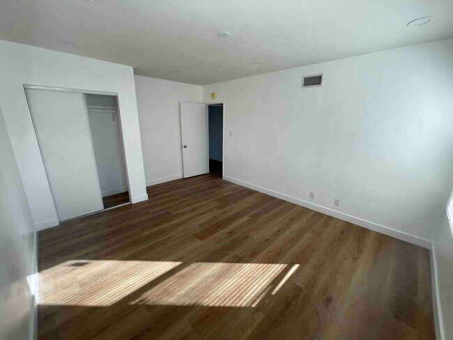 Building Photo - COMPLETELY REMODELED HOME IN QUIET AREA!