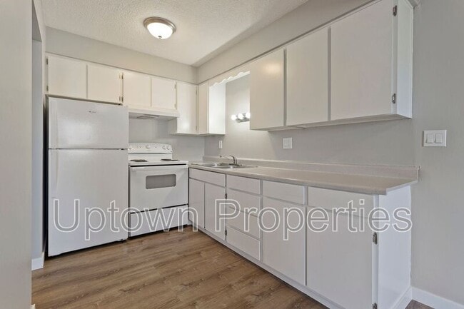 Building Photo - 2606 NE Lombard St